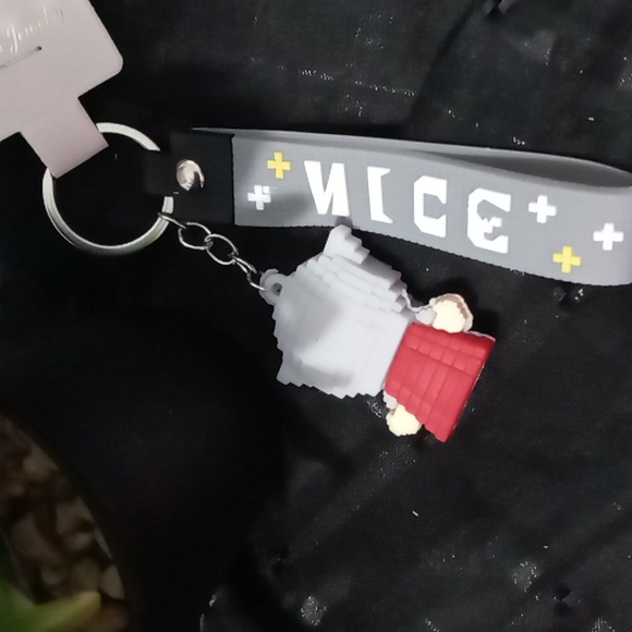 The avenger building pixels blocks keychain - Picture 7 of 8